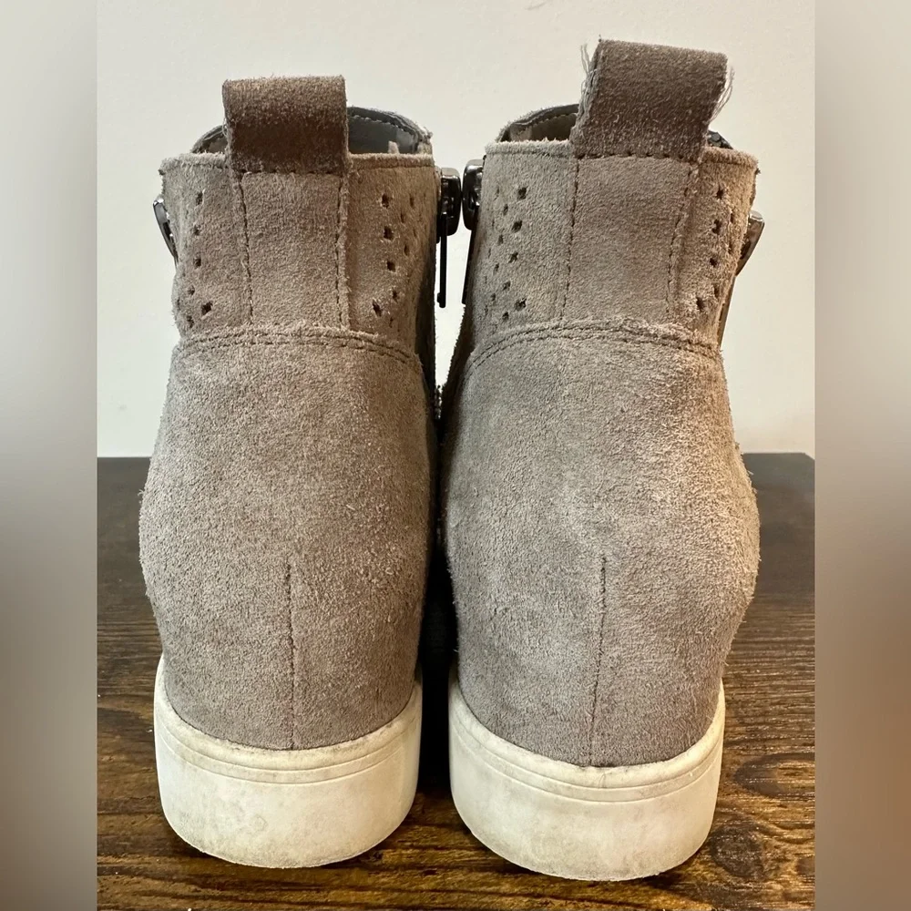 Steve Madden Suede Tan Wedgie-P Size 6.5